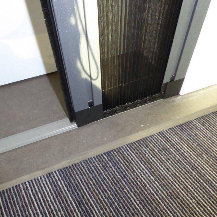 Porte moustiquaire pliante